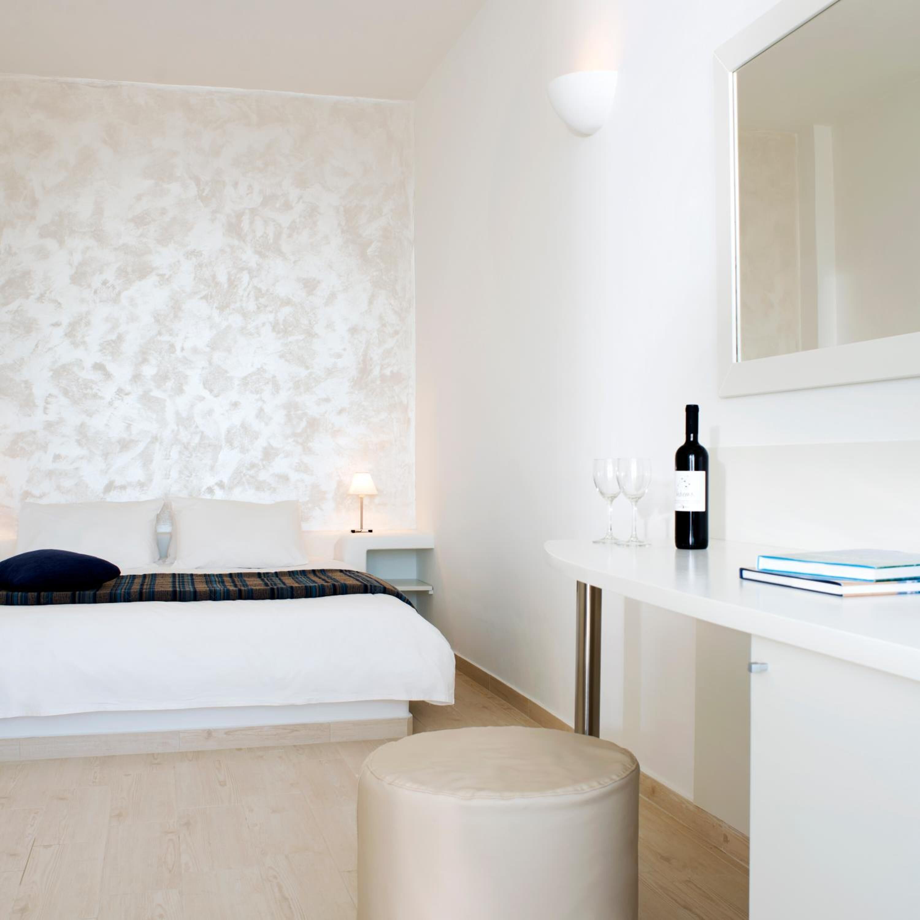 minibar, in-room safe, individually decorated, individually furnished