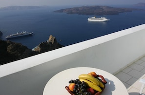 Balcony - Tzekos Villas (Santorini)