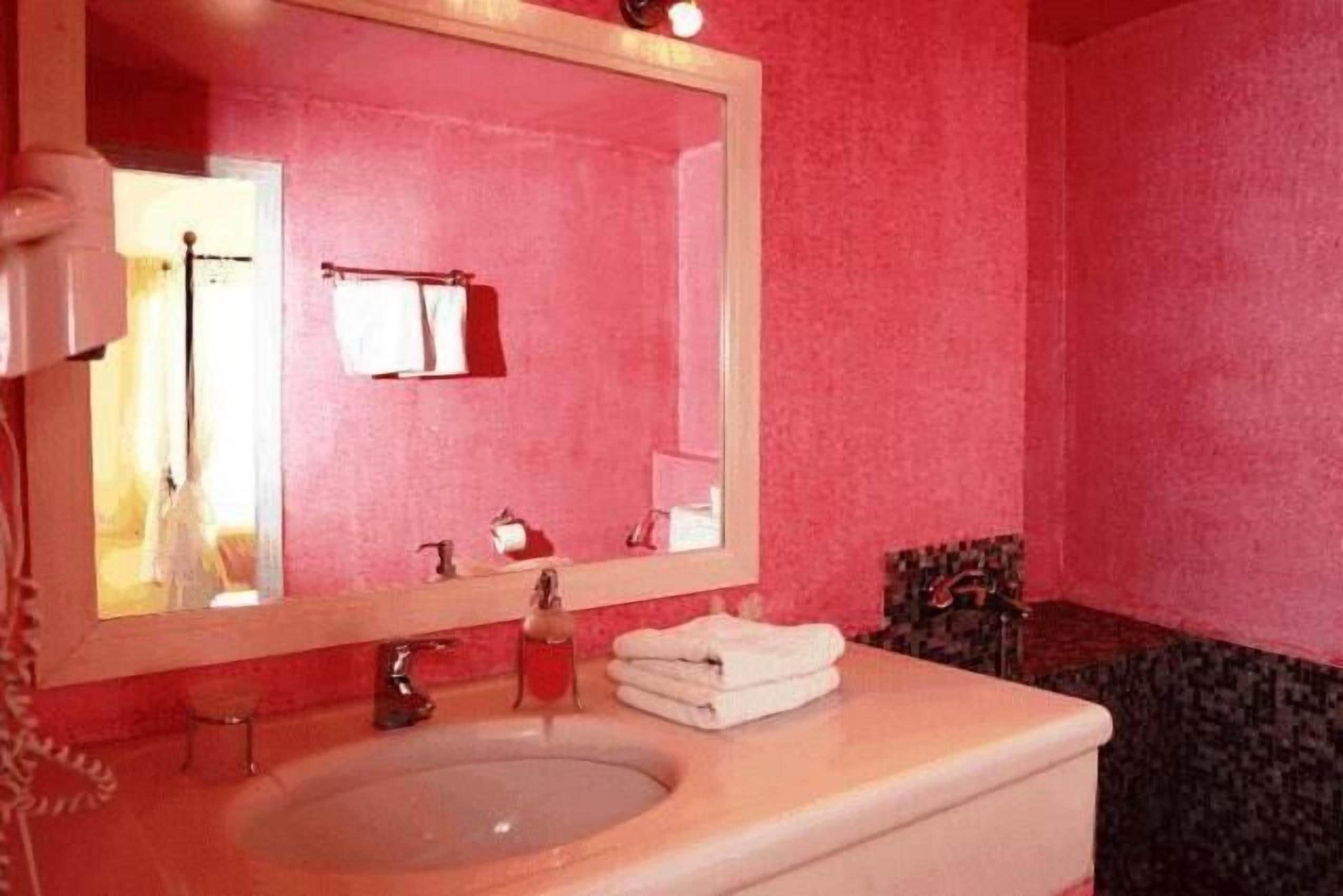 eco-friendly toiletries, hair dryer, towels