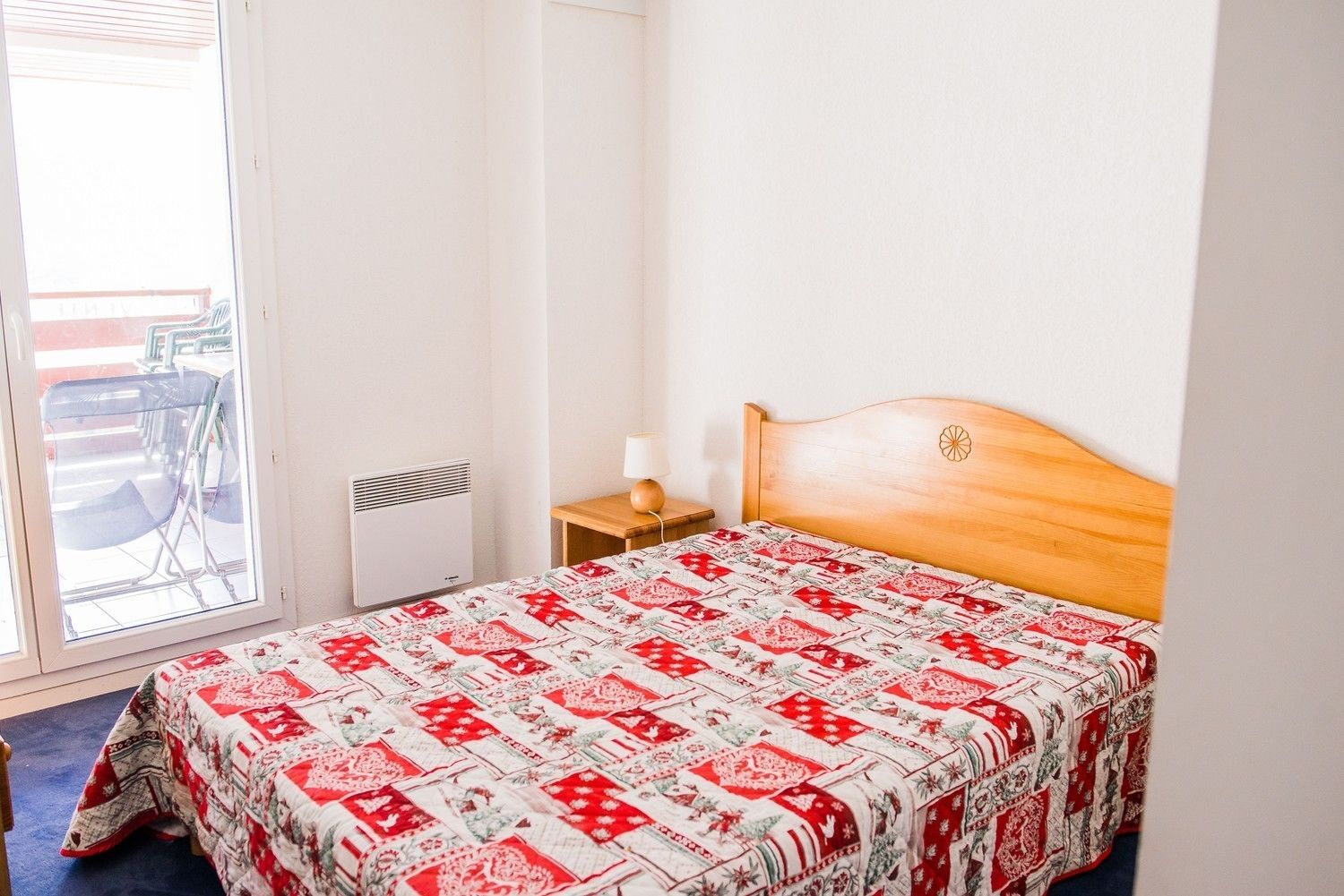 Individuell dekoriert, individuell eingerichtet, schallisolierte Zimmer