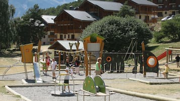 AuĂen-Kinderspielplatz
