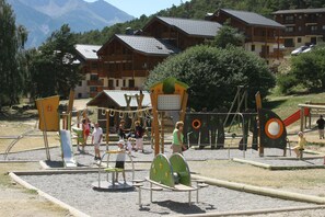 Área de juegos infantiles al aire libre