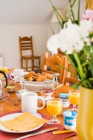 Desayuno buffet todos los dĂas (con cargo)