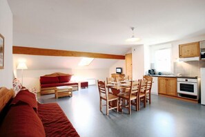 Individually decorated, individually furnished, soundproofing - Résidence Plein Soleil (Avrieux)