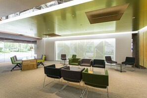 Lobby lounge - Hotel Fukuracia Harumi (Tokyo)