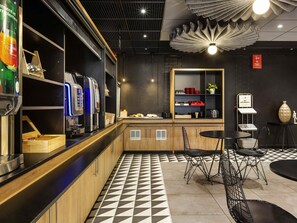 Daily continental breakfast for a fee - Ibis Marseille Centre Préfecture (Marseille)