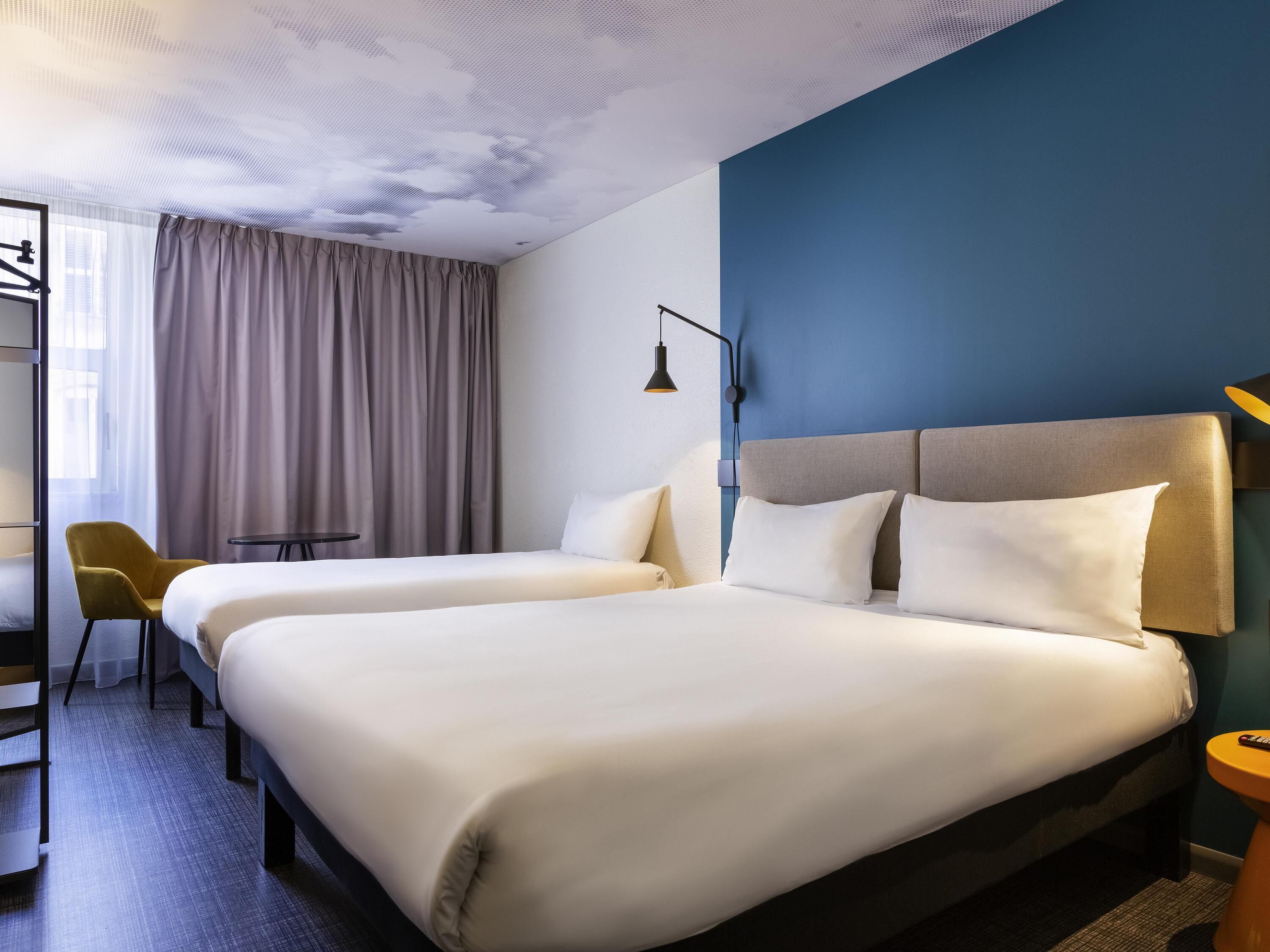 Ropa de cama de alta calidad, escritorio, wifi gratis y ropa de cama 