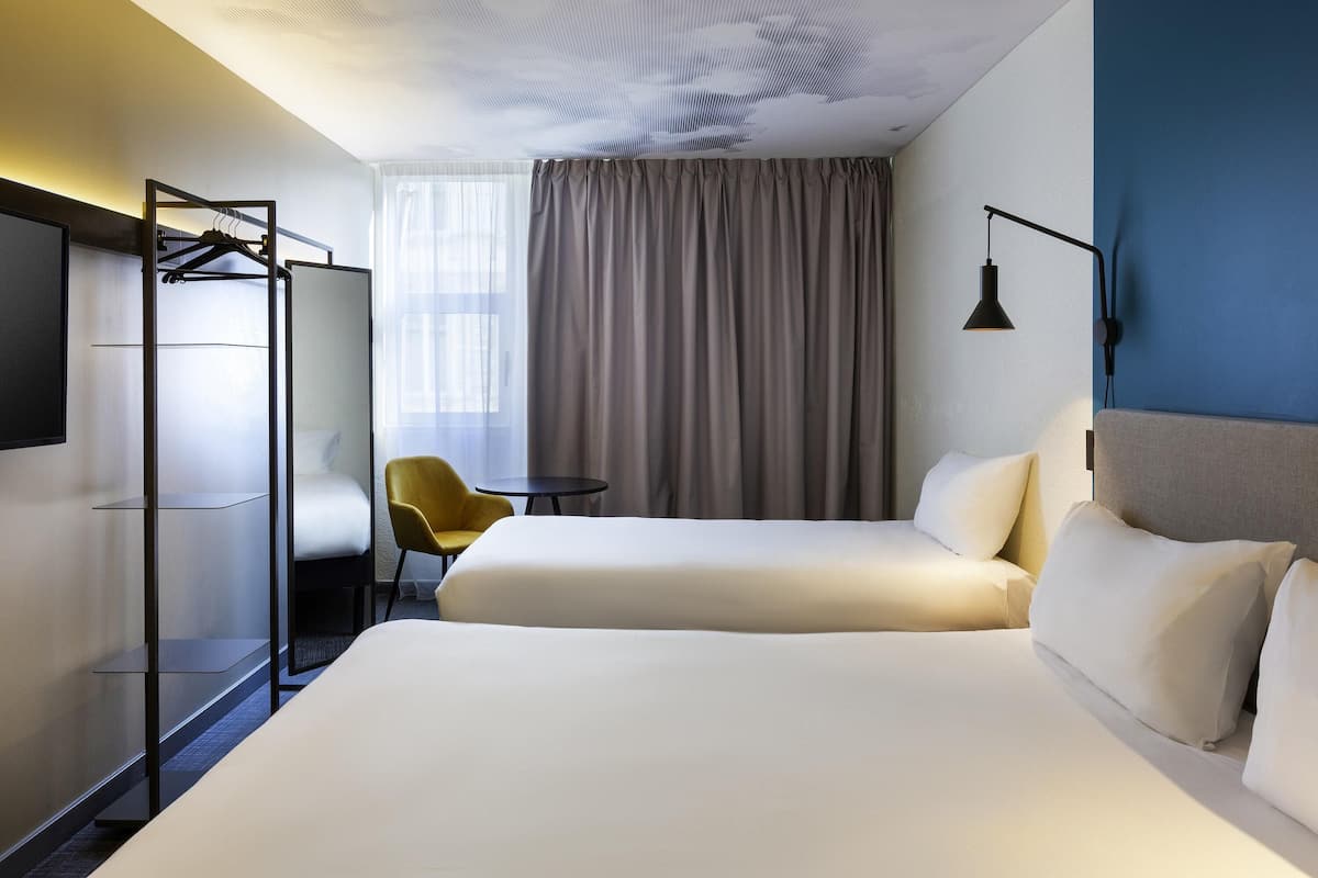 Ropa de cama de alta calidad, escritorio, wifi gratis y ropa de cama