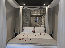 Tabla de planchar con plancha, wifi gratis y ropa de cama 