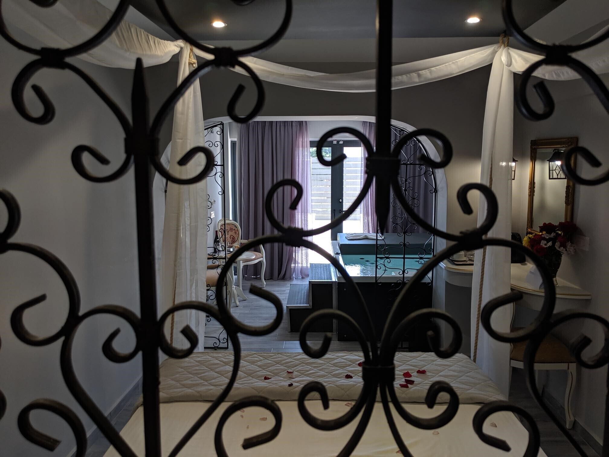 Iron/ironing board, free WiFi, bed sheets