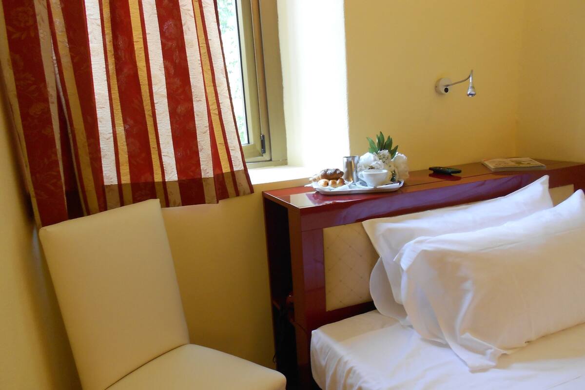 Down comforters, in-room safe, desk, free WiFi