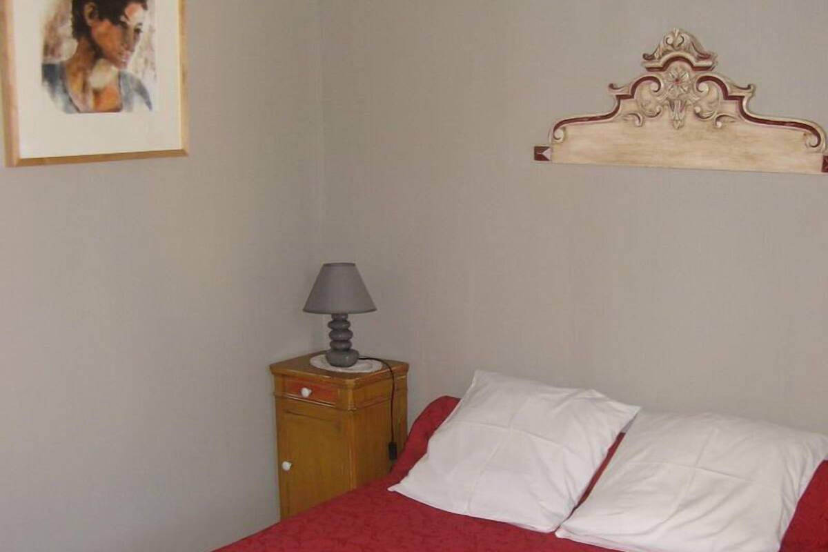 Standard Double Room (Street Area) | WiFi (free), bed sheets