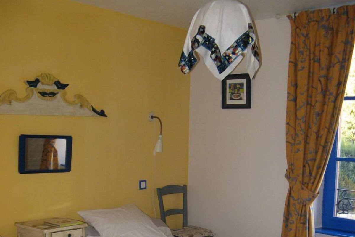 Standard Room, 2 Twin Beds (Street Area) | WiFi (free), bed sheets
