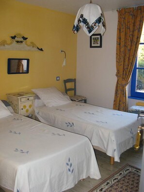 Standard Room, 2 Single Beds (Street Area) | Free WiFi, bed sheets - Auberge de Forgès (Forges)