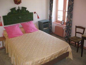 Free WiFi, bed sheets - Auberge de Forgès (Forges)