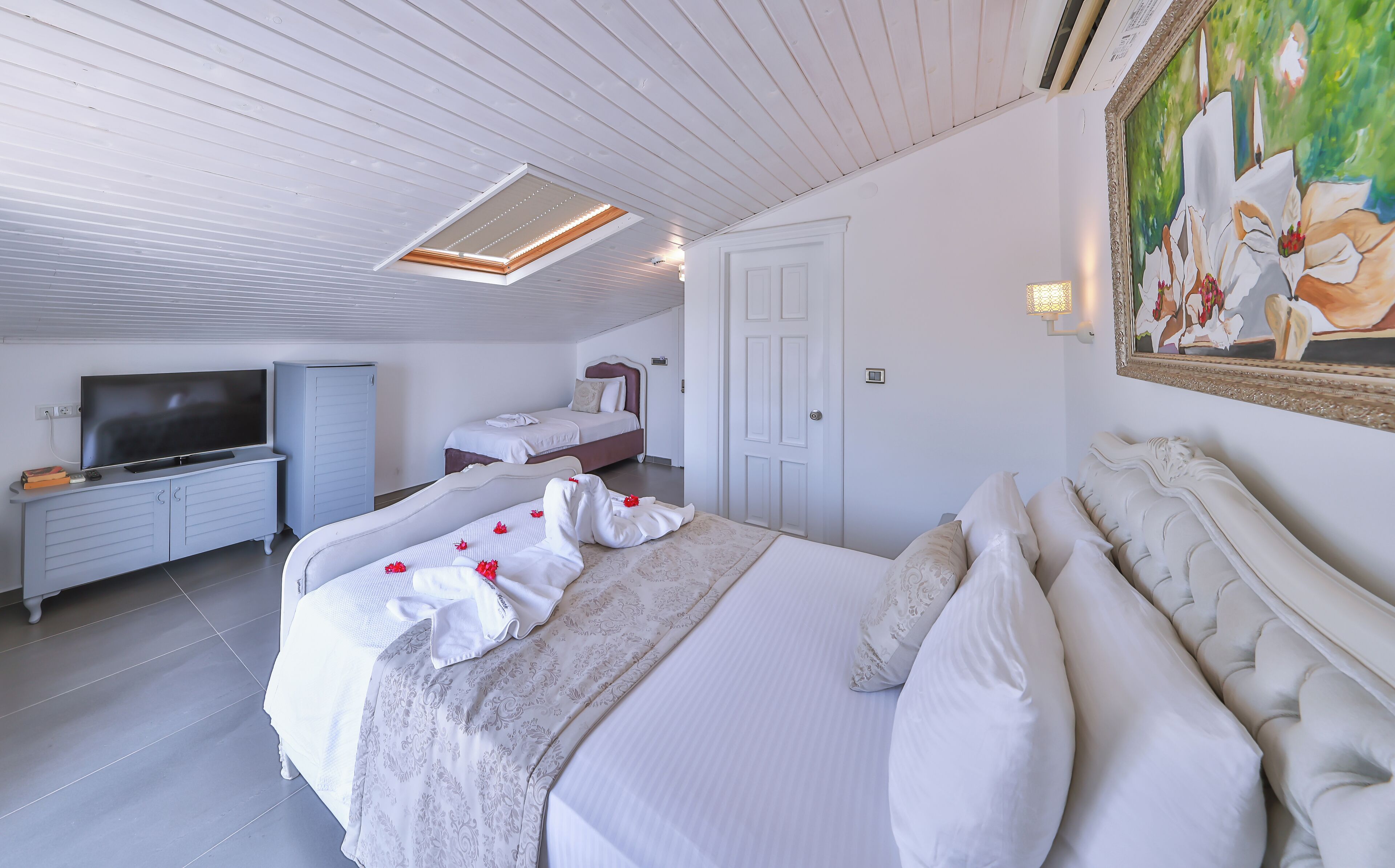 honeymoon room, sea view | egyptian cotton sheets, minibar, soundproofing, free cots/infant beds