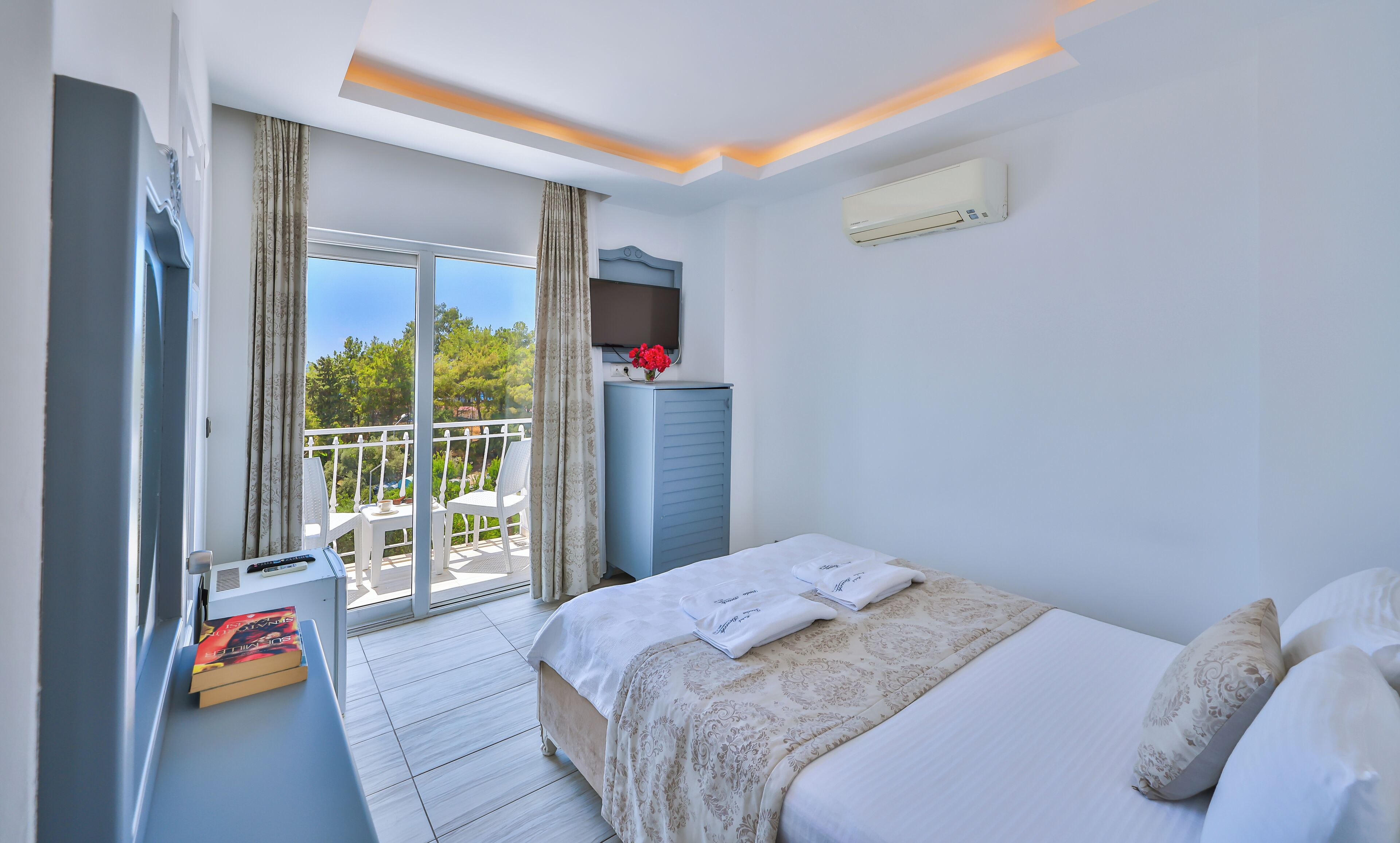 double room, sea view | egyptian cotton sheets, minibar, soundproofing, free cots/infant beds