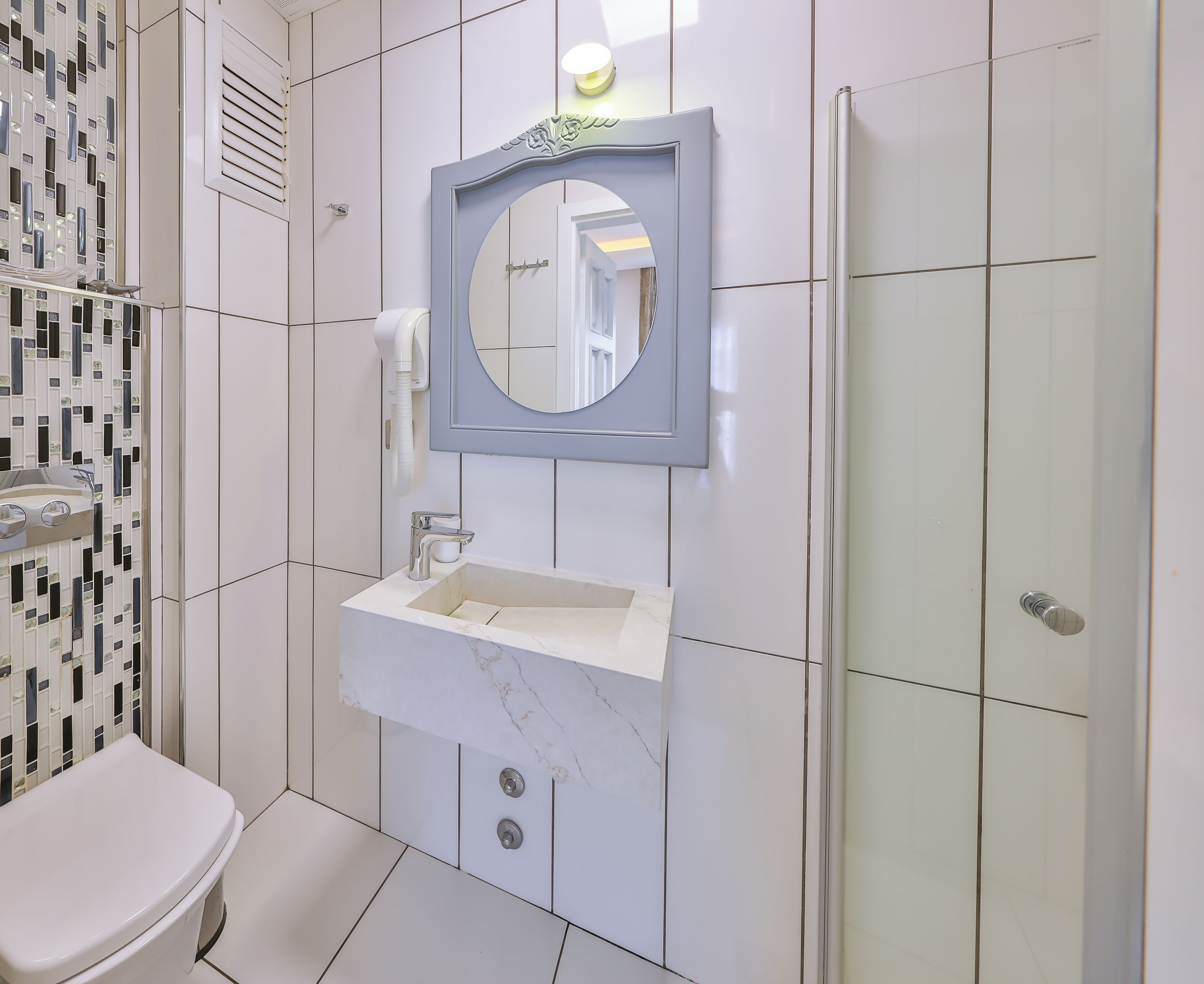 double room, city view | bathroom | combined shower/bathtub, rainfall showerhead, hair dryer, bathrobes
