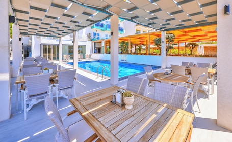 Terrace/patio. Linda Beach Class Hotel - Boutique Class