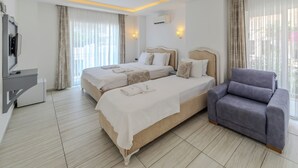 A hotel room with two beds, a TV, a desk, and a chair. - Linda Beach Class Hotel - Boutique Class (Kas)
