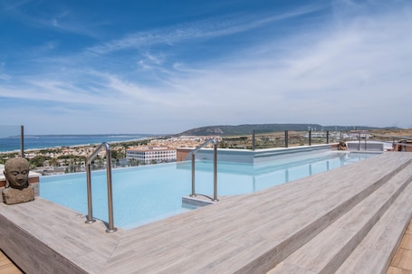 3 piscinas techadas, 2 piscinas al aire libre