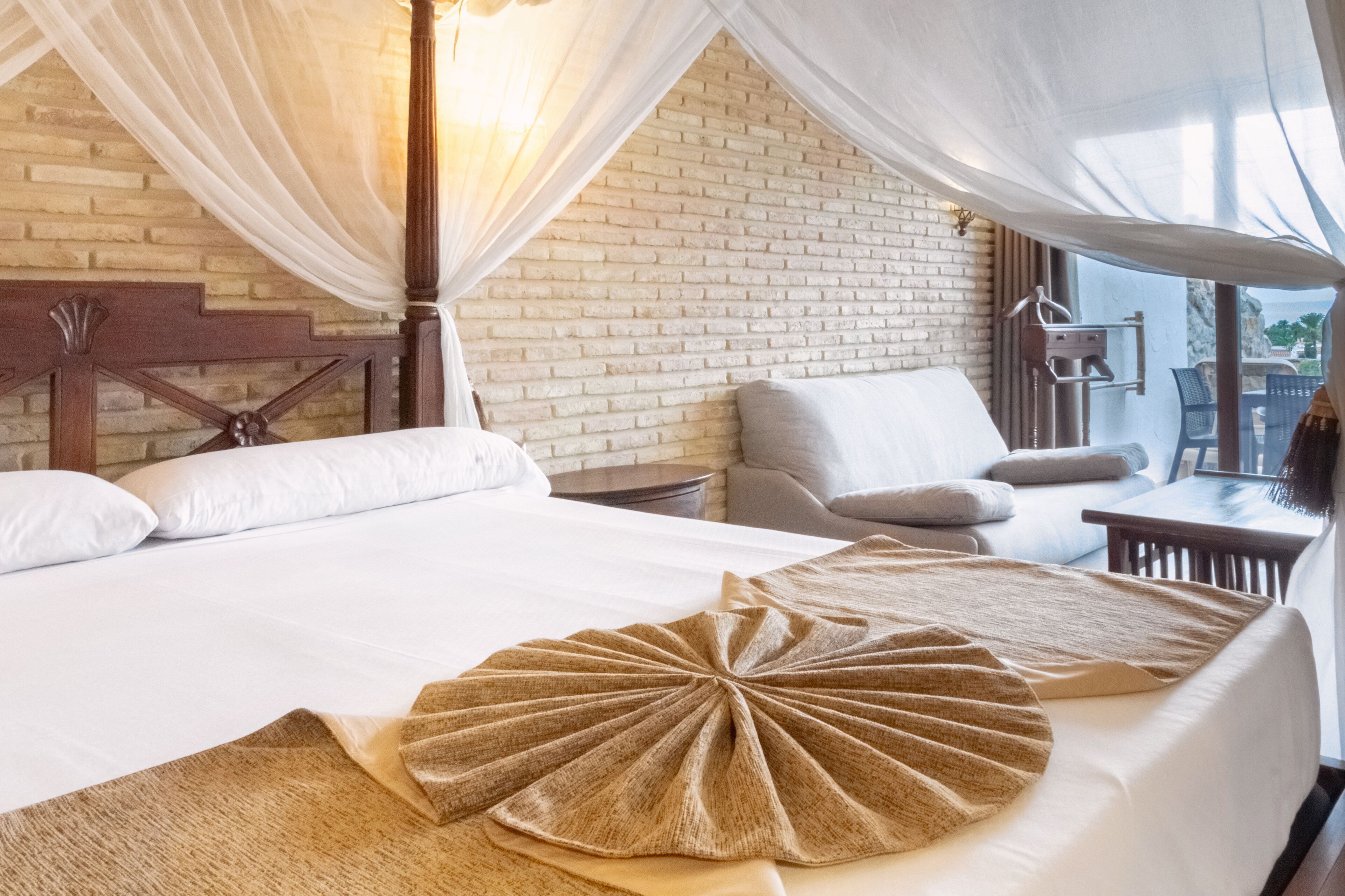 superior double room | minibar, in-room safe, individually decorated, individually furnished