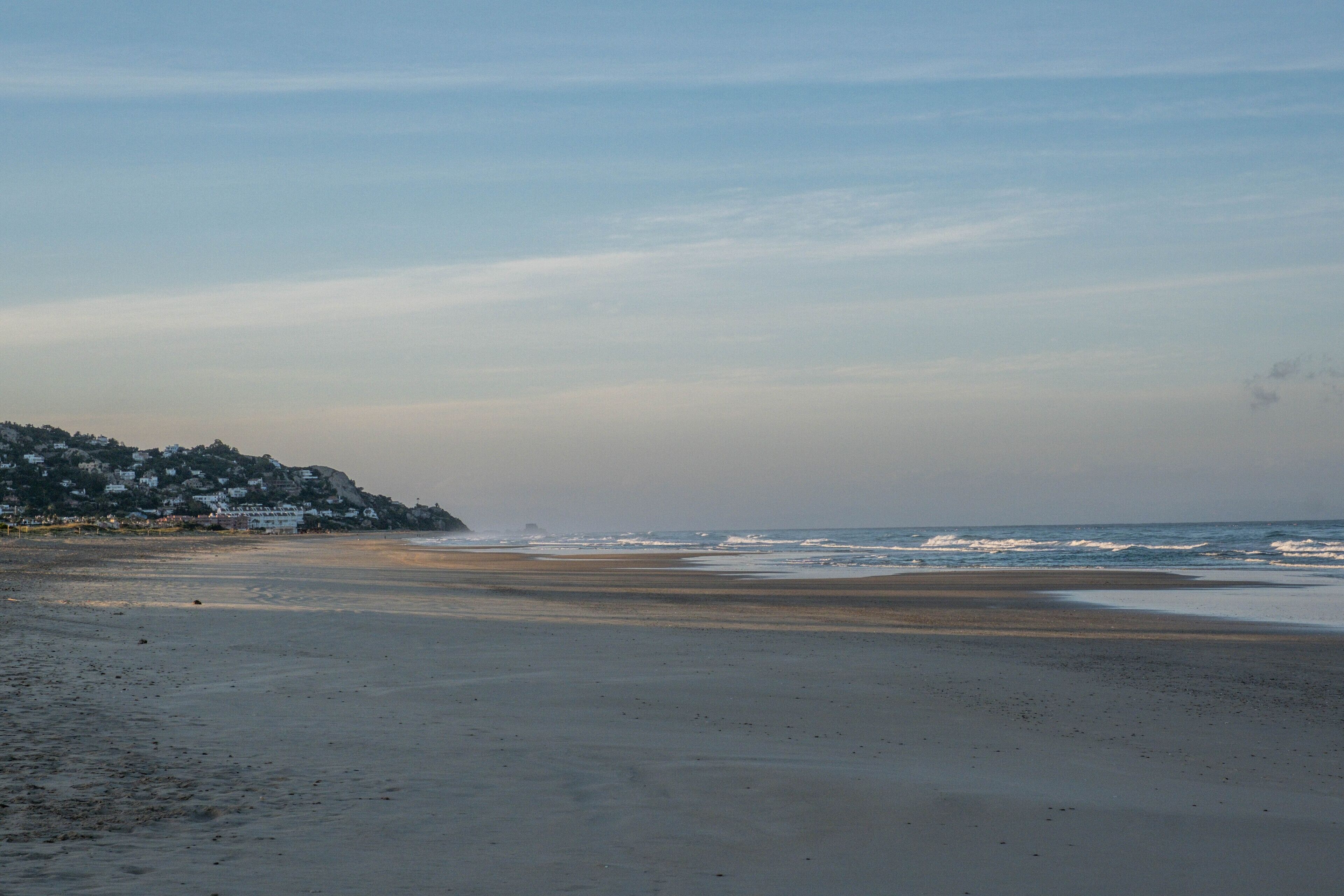 beach nearby, white sand, beach towels