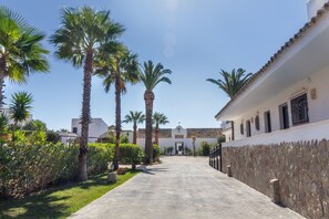 Building design - Hotel El Cortijo De Zahara by Q Hotels (Tarifa)