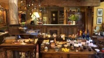 Colazione a buffet, servita tutte le mattine (15 EUR a persona)