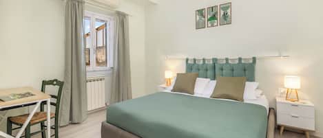 Habitación Deluxe con 1 cama matrimonial o 2 individuales | 2 habitaciones, sábanas italianas Frette y ropa de cama hipoalergénica