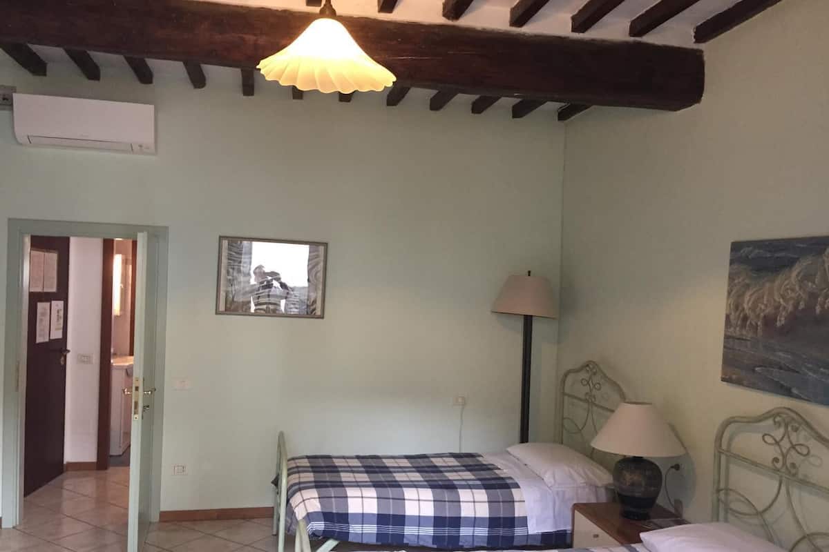 Apartamento clásico | 2 dormitorios, sábanas italianas Frette, ropa de cama hipoalergénica