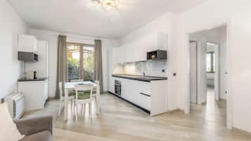 Appartamento familiare | Cucina privata | Forno, piano cottura, pentole/stoviglie/utensili, freezer