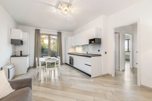 Family Apartment | Private kitchen | Oven, stovetop, cookware/dishes/utensils, freezer - Residence Il Connubio (Impruneta)