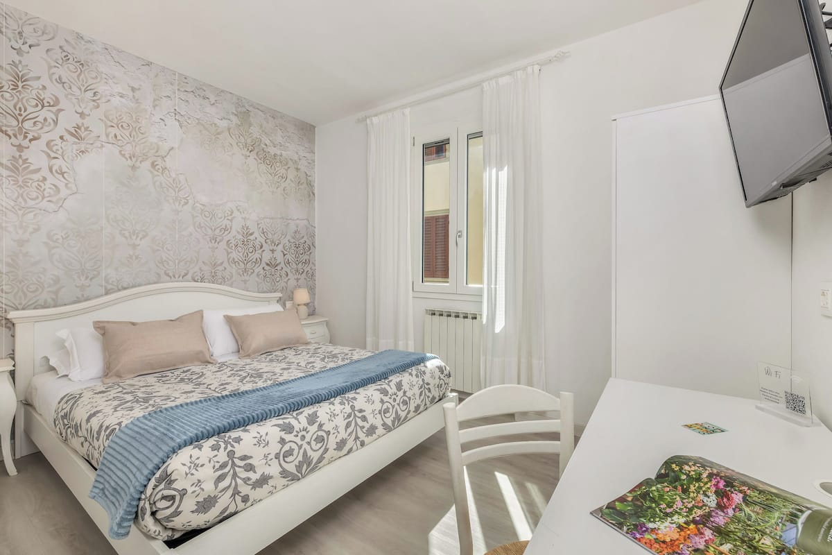 Basic Double Room