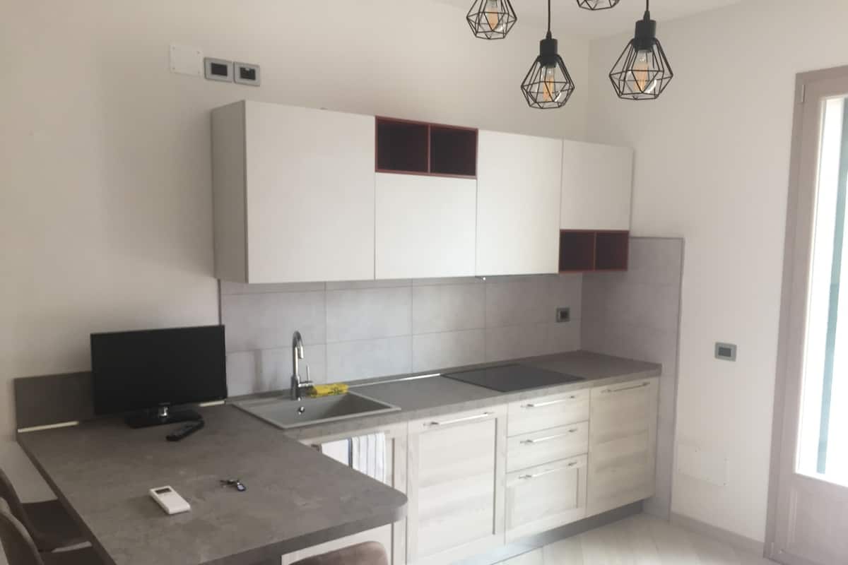 Apartamento Confort | Cocina privada | Horno, placa de cocina, molinillo de café y utensilios de cocina
