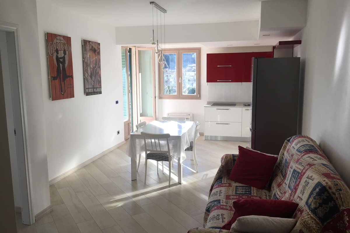 Apartamento panorámico | Cocina privada | Horno, placa de cocina, molinillo de café y utensilios de cocina
