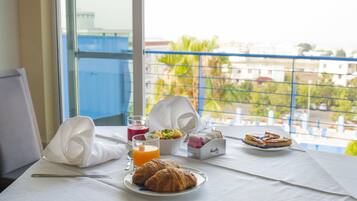 Petit déjeuner buffet compris tous les jours