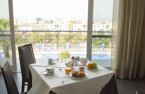 TĂ€gliches inbegriffenes FrĂŒhstĂŒcksbuffet