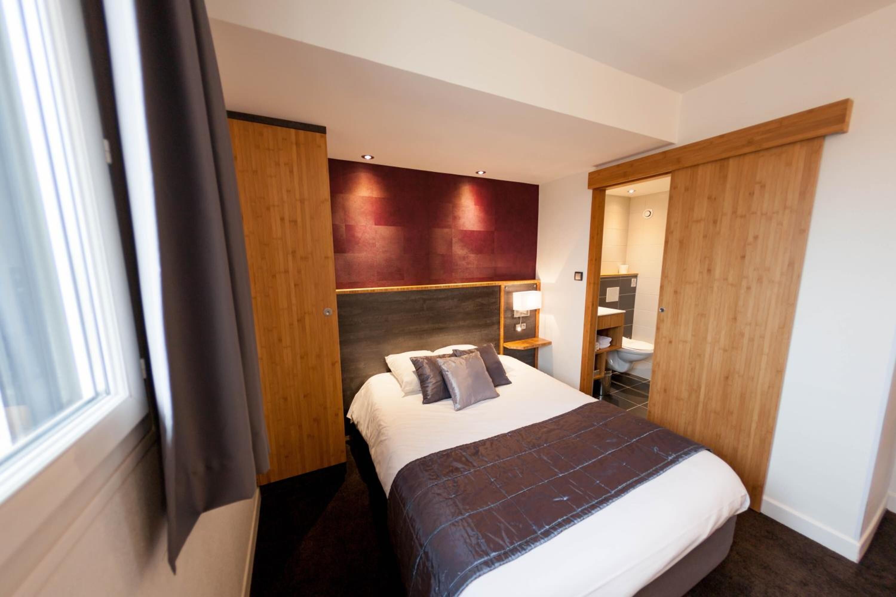 1 bedroom, individually furnished, desk, soundproofing