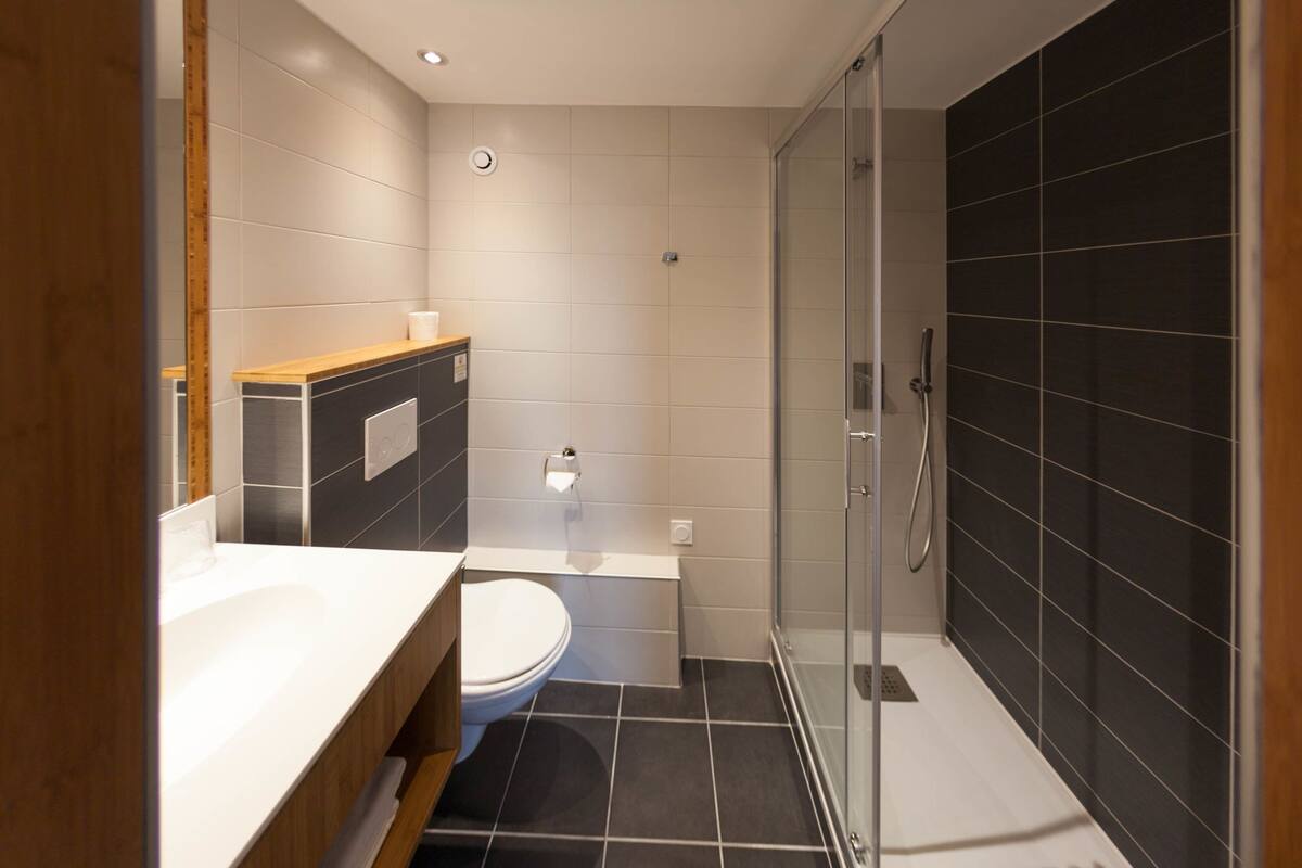 single room | bathroom | hair dryer, towels