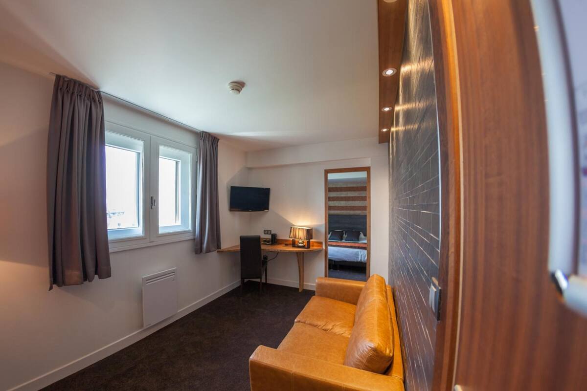 30-inch flat-screen tv with digital channels, tv, first-run films