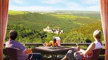 Allergivenligt sengetøj, pengeskab på værelset, skrivebord