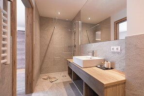 Hair dryer, slippers, towels - Resl Resort  (Flachau)