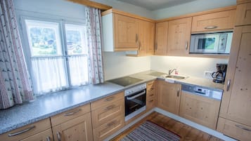 Family House, Annex Building (No Breakfast Available) | Private kitchen | Electric kettle