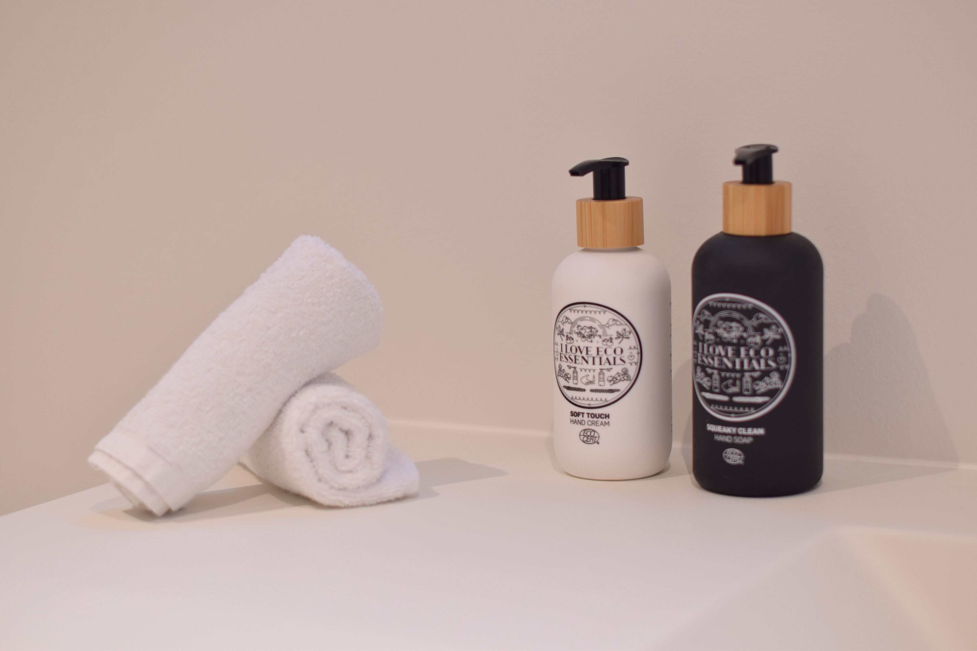 1 bedroom, desk, soundproofing, free wifi