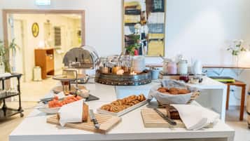 Buffet breakfast on weekends (DKK 115 per person)