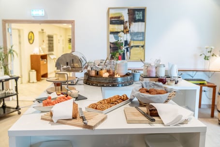Frühstücksbuffet am Wochenende gegen Gebühr. Vilcon Hotel & Konferencegaard