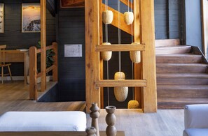 42-英寸纯平电视（配备有线频道）