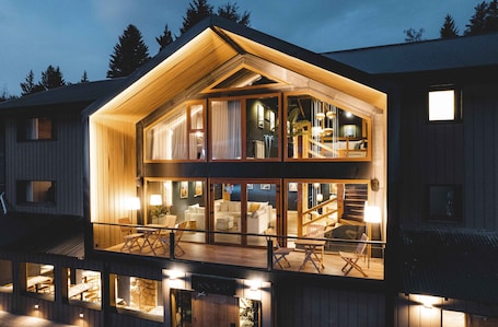 Front of property. Refugio Knapp