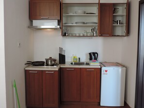 Standard-Apartment, 1 Schlafzimmer | Eigene Küche | Kühlschrank, Herdplatte, Wasserkocher